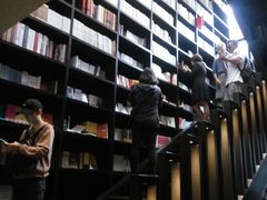 -钟书阁(松江泰晤士小镇店)