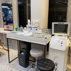 -PE SALON 