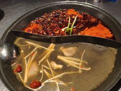 -鹿鸣山草本茶香火锅(园西路店)