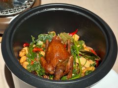 电饭煲乳鸽-荣轩(新荣记环球金融中心店)