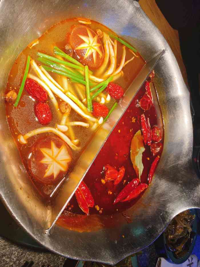 凑凑火锅茶憩(茂业天地店)-"「花胶鸡锅底」饭前吃喝汤选手第一推荐