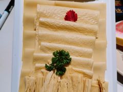 -老牌坊云南鱼豆花火锅(哈西万达店)