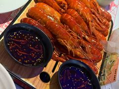 -肥肥虾庄·金牌油焖大虾(汉街SKP店)