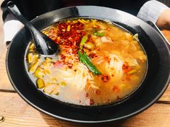 酸豆角米线-八月美食小馆(银泰城总店)