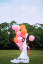 俏皮可爱-巴黎婚纱摄影工作室