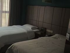 -粤塔x电竞酒店(深圳龙华大浪后浪新天地店)