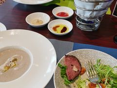 -香格里拉鱼跃地中海西餐厅·牛排披萨