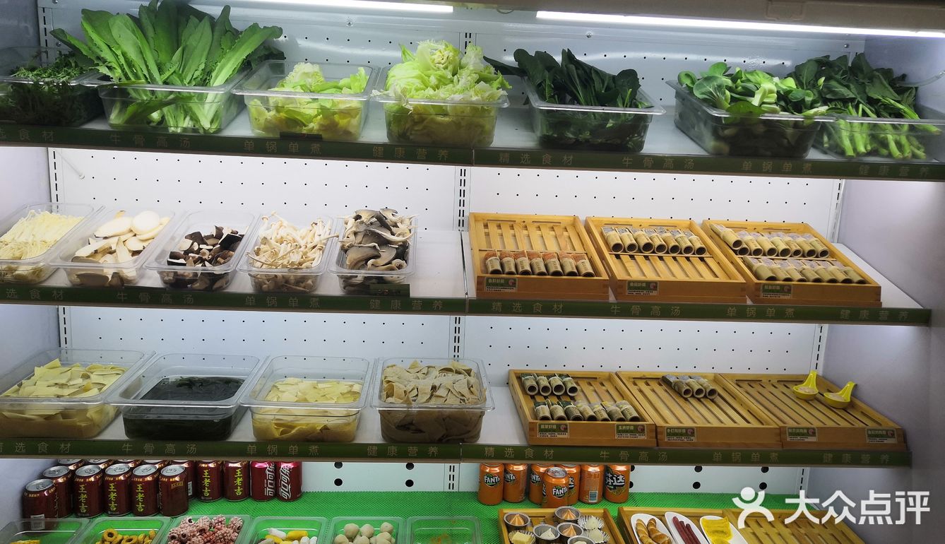 干干净净的麻辣烫店。