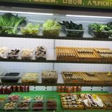 干干净净的麻辣烫店。