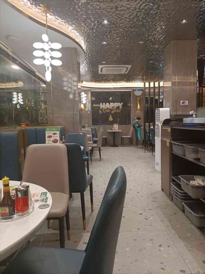 香港新发烧腊茶餐厅(水围店)