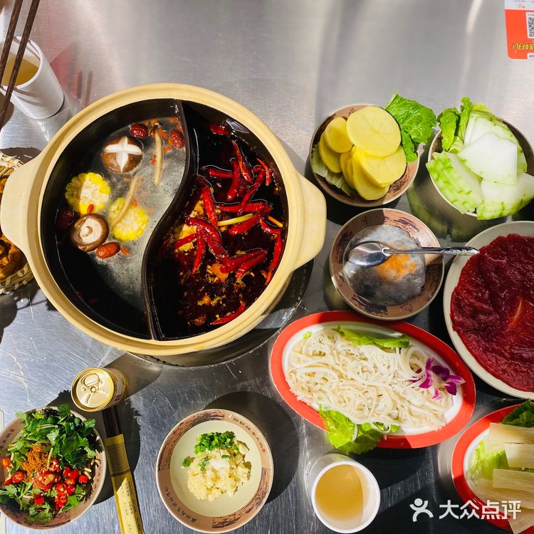 龙华江湖酒馆风重庆老火锅