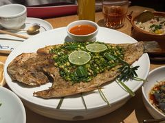 香茅草烤鲈鱼-一坐一忘云南菜(卓悦中心)