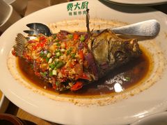 香酥大鲫鱼-费大厨辣椒炒肉(万家丽一店)