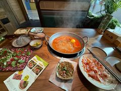 -野山舂·贵州现舂酸汤火锅(鸿通城店)