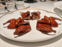 脆皮妙龄乳鸽-新荣记(BFC外滩金融中心店)