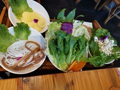 -野山舂·贵州现舂酸汤火锅(鸿通城店)