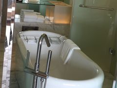 -上海滴水湖皇冠假日酒店