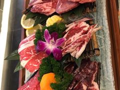 黑牛六拼-明洞阿姨·韩式酱蟹烤肉·创意料理(三元桥店)