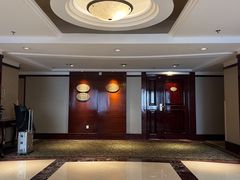 -深圳富苑皇冠假日套房酒店