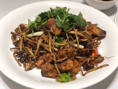 茶树菇童子鸡-新吉士·上海菜(浦东LCM置汇旭辉店)