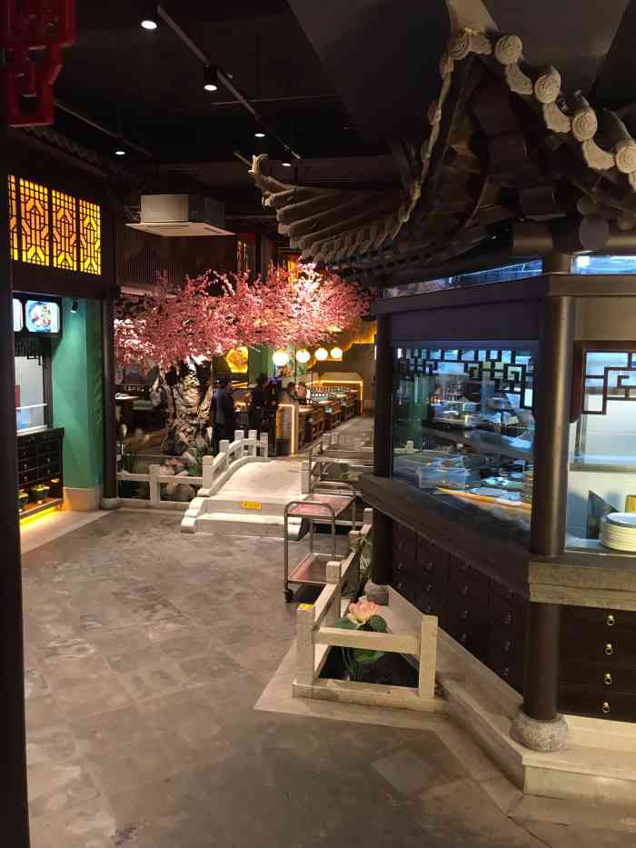 芙蓉酒楼(广场店)-"不错,口味质量都不错,服务也好,值得去.