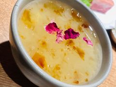 银耳桃胶羹-周家二小姐的菜(西津渡店)