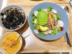 牛油果藜麦沙拉配日式海苔饭套餐-池奈·日式咖喱蛋包饭(海口万象城店)