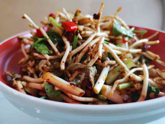 贵人相厨(和平西桥店)-"很一般很一般很一般,香干用炸过鱼的油做的.