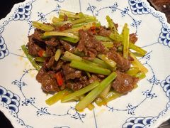 脆芹辣炒黄牛肉-锦楼·臻选新杭帮(杭州中心店)
