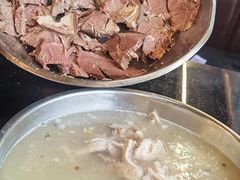 -老石黑山羊毛驴肉火锅(金凯广场店)