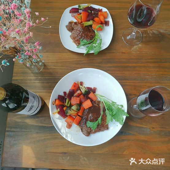 恒峰步行街美食城