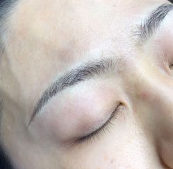 -一个差评成就的纹眉店