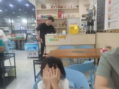 大堂-老何家后安粉·糟粕醋海鲜火锅(三亚湾椰梦长廊店)