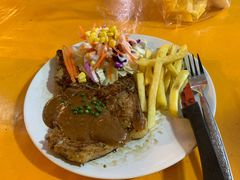 -席娜卡琳火车铁道夜市