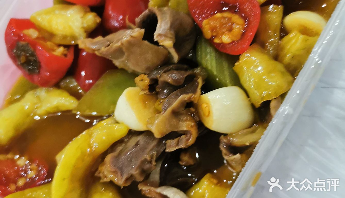 今天换了一家新的店。买回来分量好大呀。还点了一份鸡胗