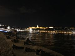 -多瑙河畔鞋履雕塑