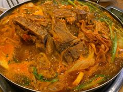 土豆排骨火锅-喇喇排骨火锅·传统韩式脊骨汤(望京西园总店)