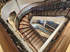 -乐蓬马歇百货公司(Rive Gauche)