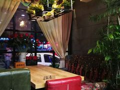 卡座-愉肴麻辣香锅(中山路店)