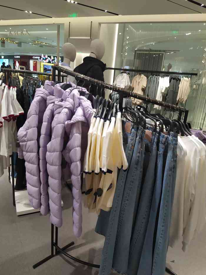 zara(合生汇店)-"位置:位于广渠路的合生汇的一楼,店里的新.
