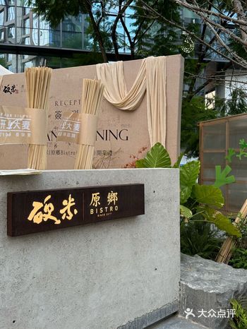 生活的忙碌中，只有微醺能让人放松一下 和朋友来麓湖玩