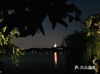 到西湖的交通还是非常便利的，不管是地铁还是公交