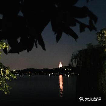 到西湖的交通还是非常便利的，不管是地铁还是公交