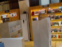 -新华里咖啡书吧(新华书店小寨店)