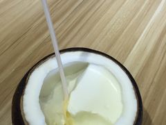 -志龙皇冠吃货椰子铺
