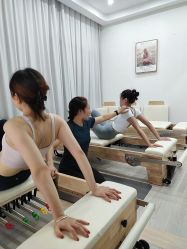 -小黑裙瑜伽·普拉提
