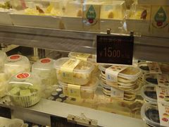 面包甜点陈列柜-昆明冠生园·蛋糕·面包(南强街店)