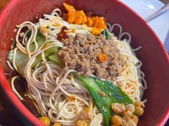 -爆炸头阿姨小四川正宗川味小吃(无任何分店)