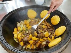 -粘豆包柴火铁锅炖