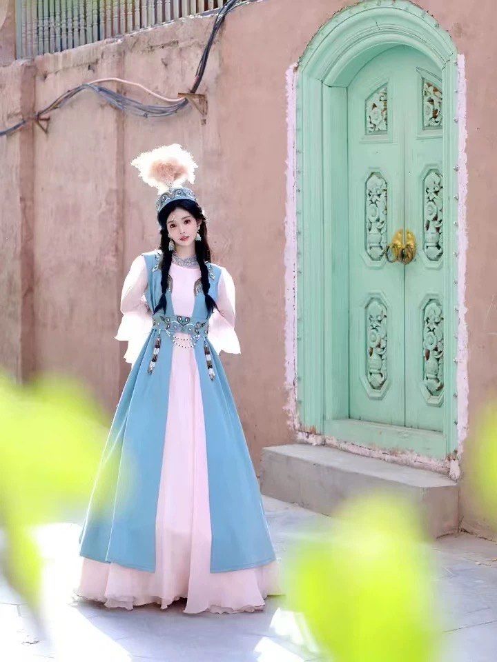 哈萨克族 #服饰搭配 #服装租赁定制 探秘哈尼族:彩云之南的绮丽诗 